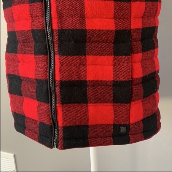 Ruff Hewn Buffalo Plaid Quilted Zip Up Vest Red & Black - Picture 3 of 8